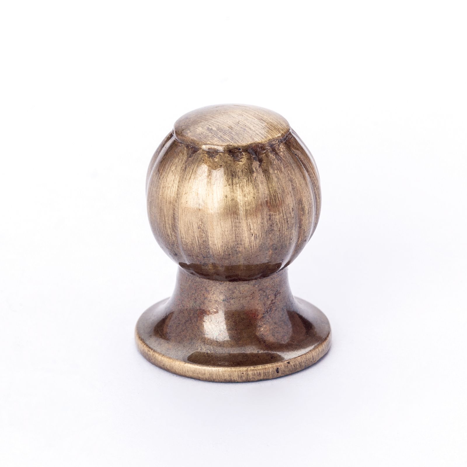 Button 1235, thread M10x1, patina