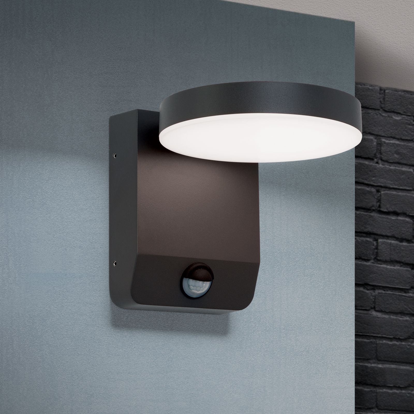 LED outdoor luminaires HENDRYK with motion sensor, anthracite