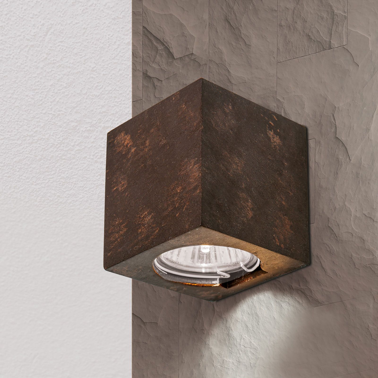 Wall light CUBE, 1x GU10, rusty ceramic cover