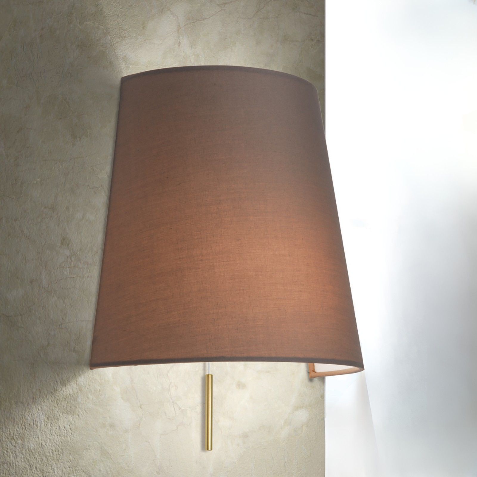 Wandleuchte SHADE, Messing-matt, mit braunem Schirm