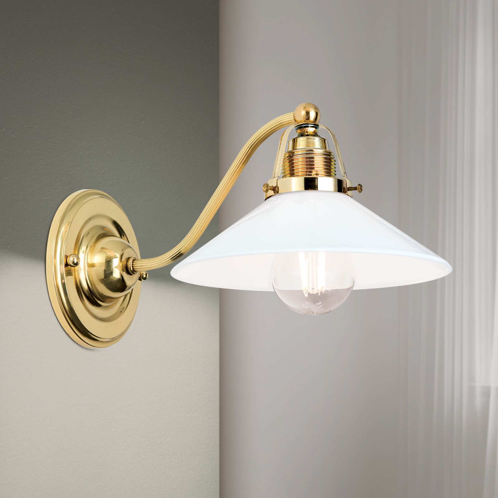 Wall Lamp ARTDESIGN, 1 Lamp, Shiny Brass finish, with opal glass