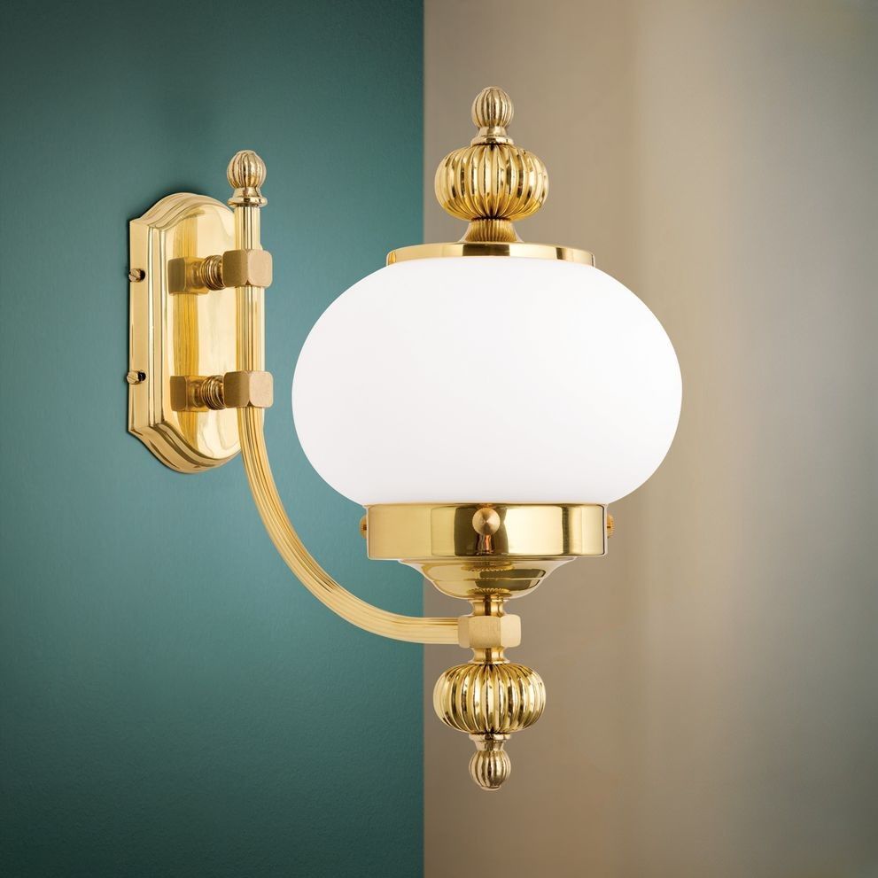Wall light WIENER NOSTALGIE, 1-flame, shiny brass, with opal matt glass, upwards