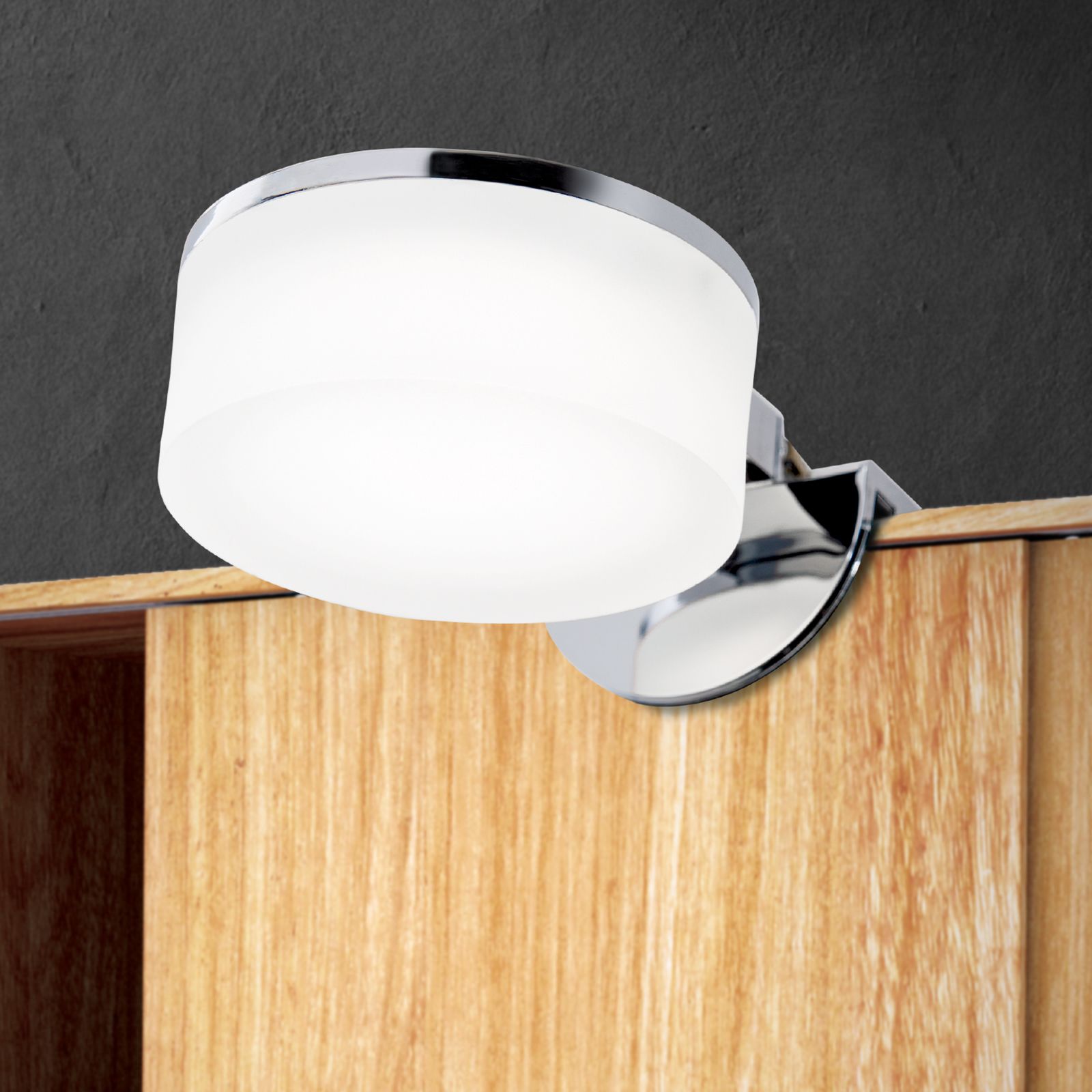 High-quality mirror and picture lights for stylish interior lighting