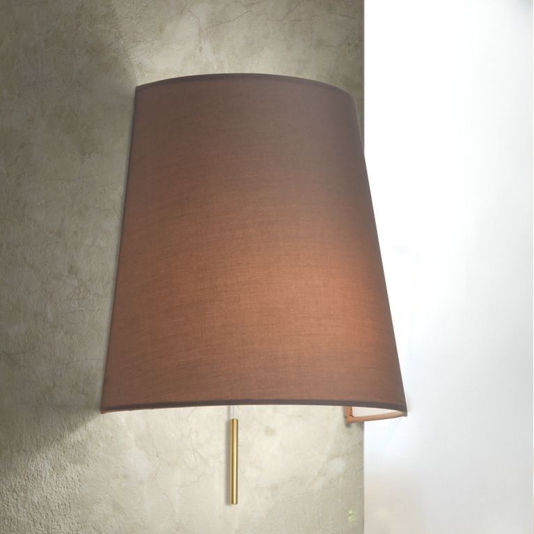 Wandleuchte SHADE, Messing-matt, mit braunem Schirm