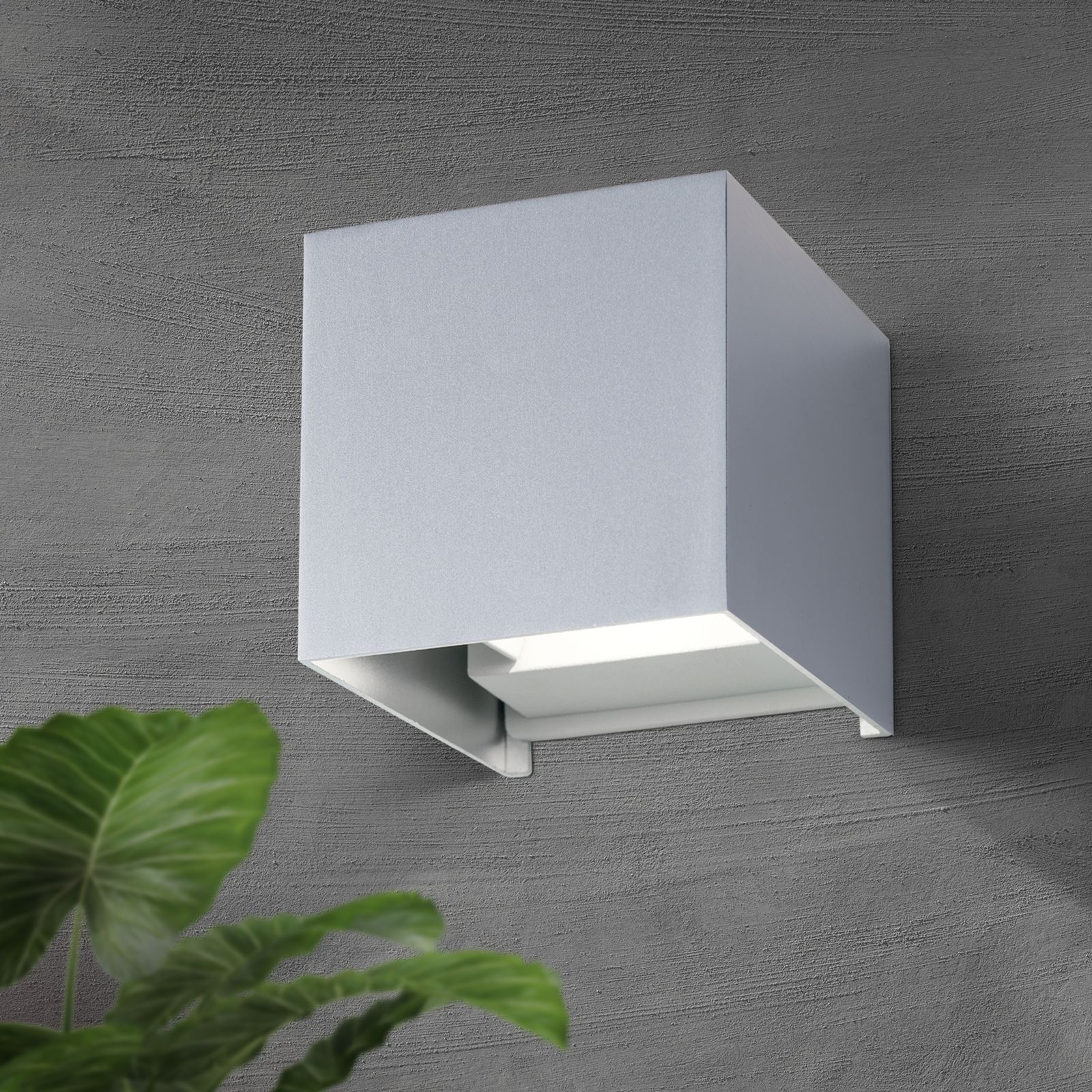 LED wall light CUBE, aluminium finish