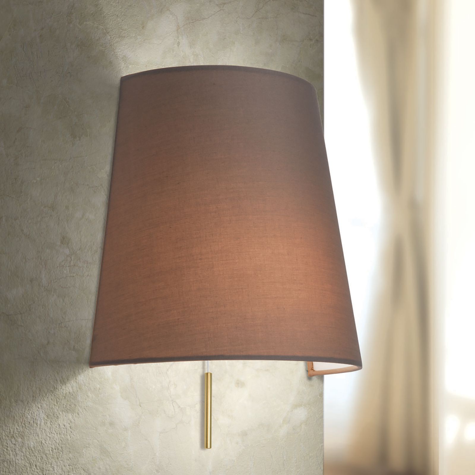 Wandleuchte SHADE, Messing-matt, mit braunem Schirm