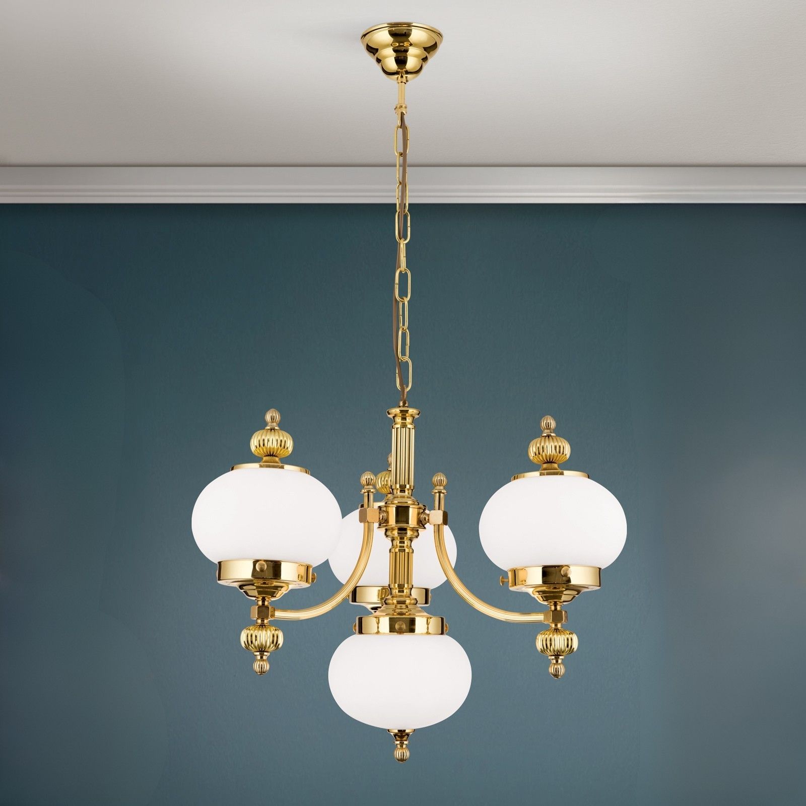 Luster WIENER NOSTALGIE, 3+1-flammig, Messing-glänzend, mit opal matten Gläsern, aufwärts