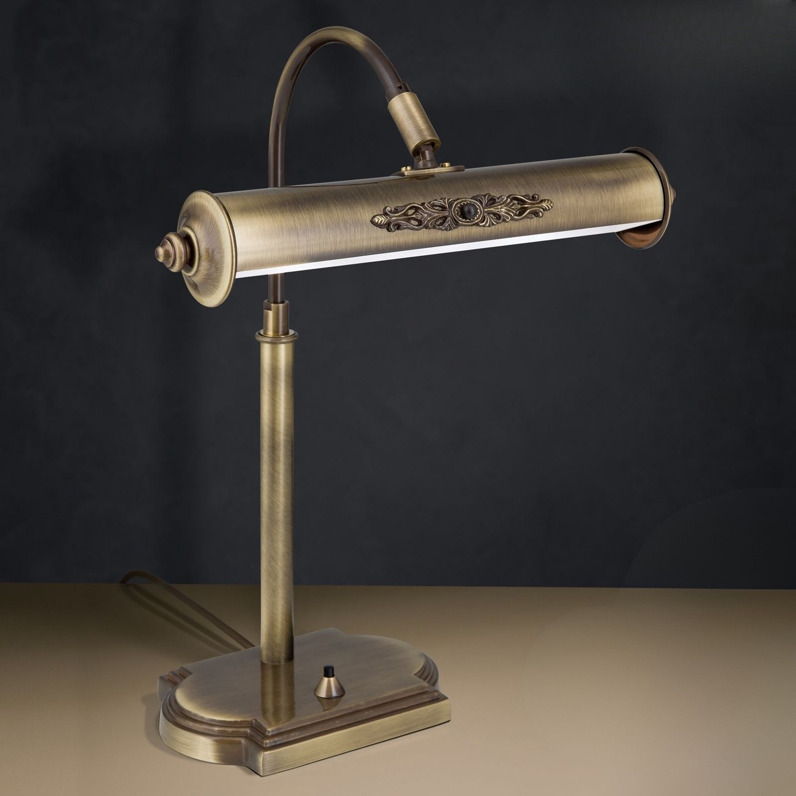 Stolní lampa BILDERLEUCHTE s dekorativními prvky, patina