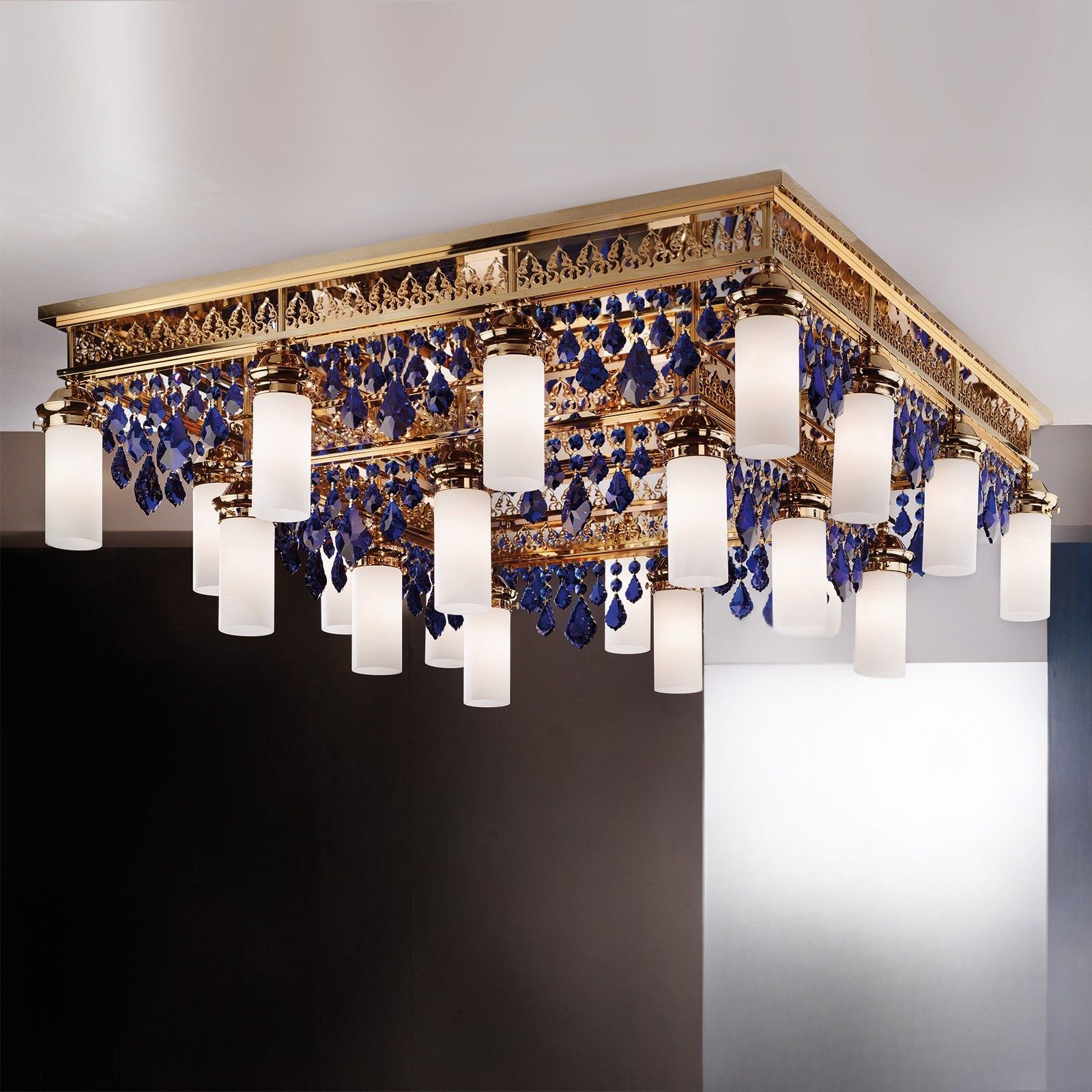 Deckenluster ORIONtal, 20-flammig, gold, mit blauen Kristallpendeln