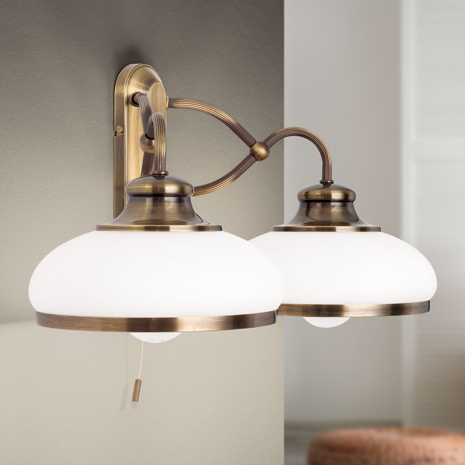 Nástěnné svítidlo LANDHAUS, 2 světla, patina, s opálovým sklem