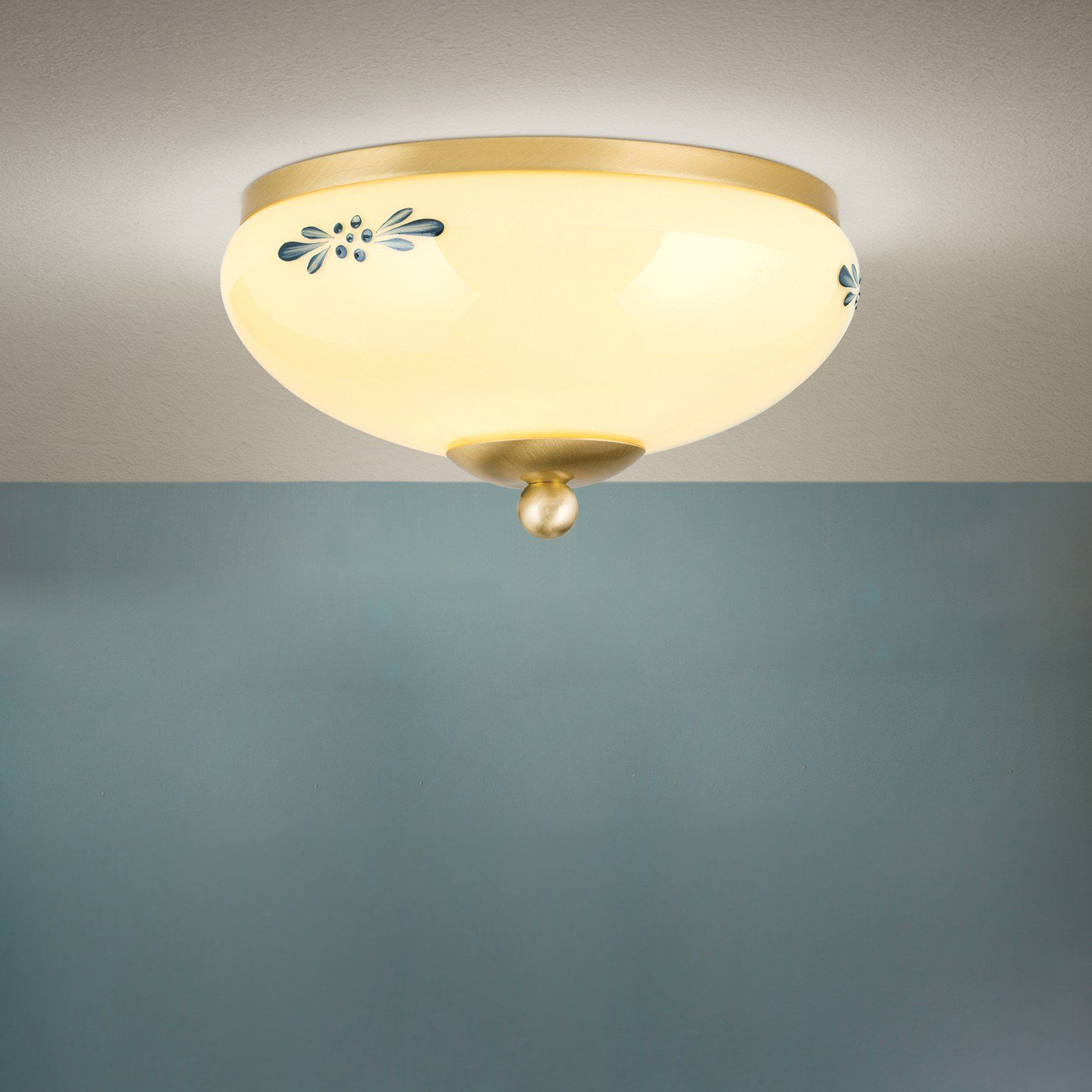 Deckenleuchte LANDHAUS, Messing, mit blauem Dekor, mit Knopf, Ø 21cm