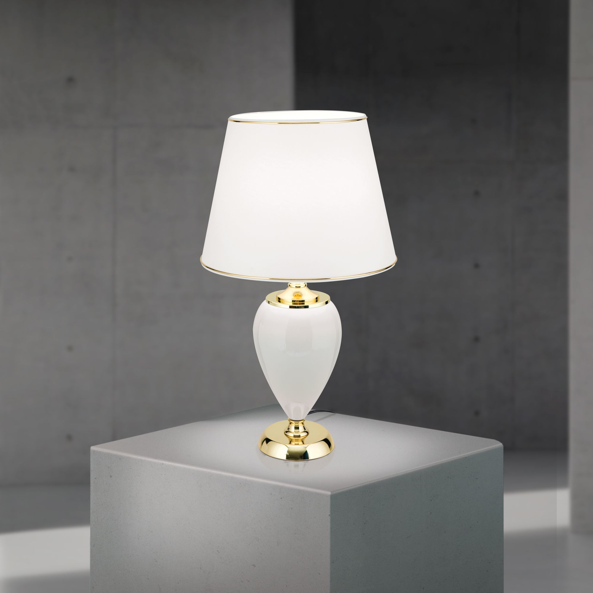 Tischleuchte OVUM, Höhe 65cm, gold