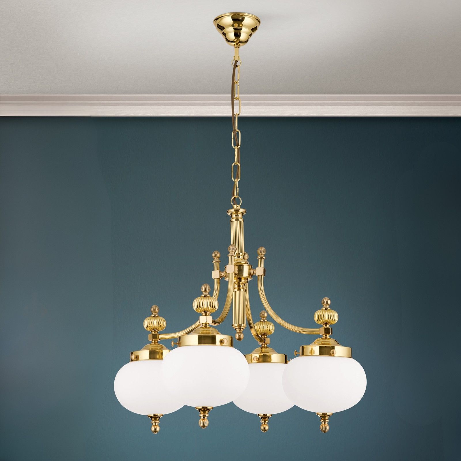 Luster WIENER NOSTALGIE, 4-flammig, Messing-glänzend, mit opal matten Gläsern, abwärts