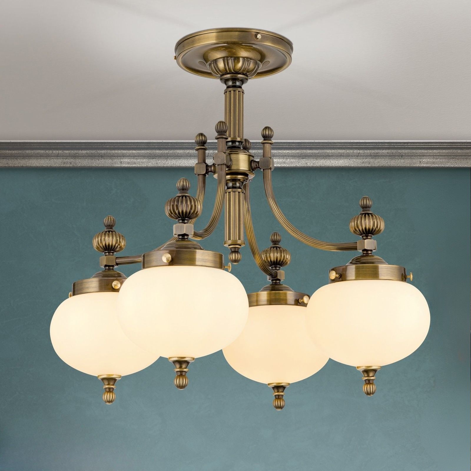 Stropní lustr WIENER NOSTALGIE, 4-žárovkový, patina, s matnými skleničkami na šampaňské