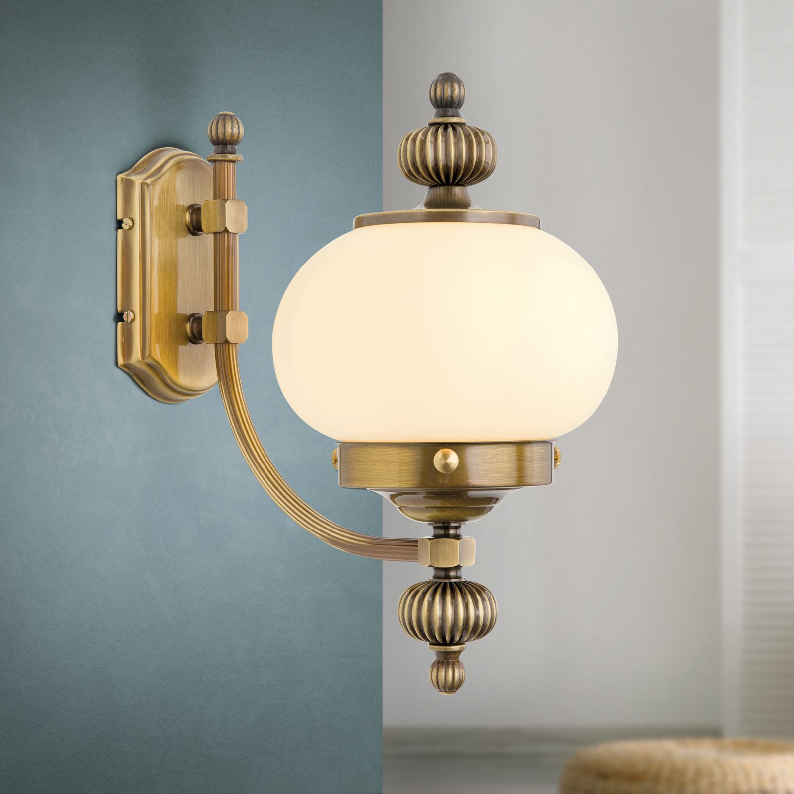 Wall light WIENER NOSTALGIE, 1 lamp upwards, antique brass finish, champagne glass
