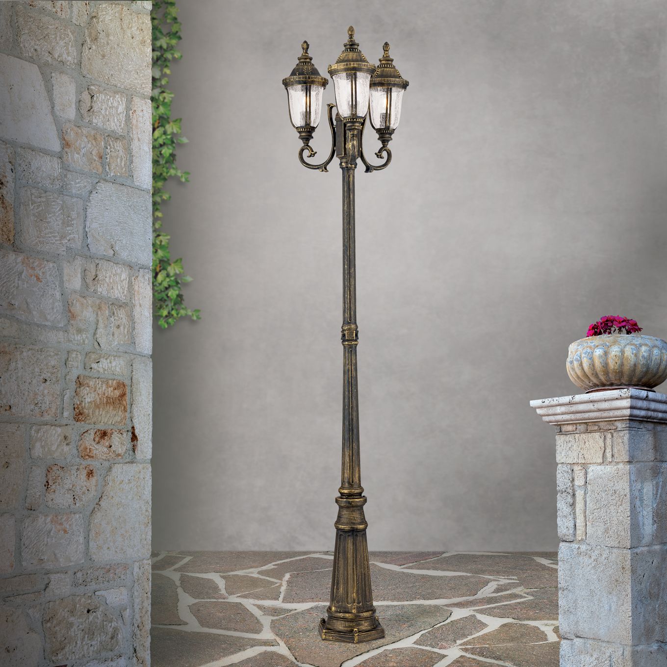 Pole lights & candelabras - stylish outdoor lighting for your outdoor area