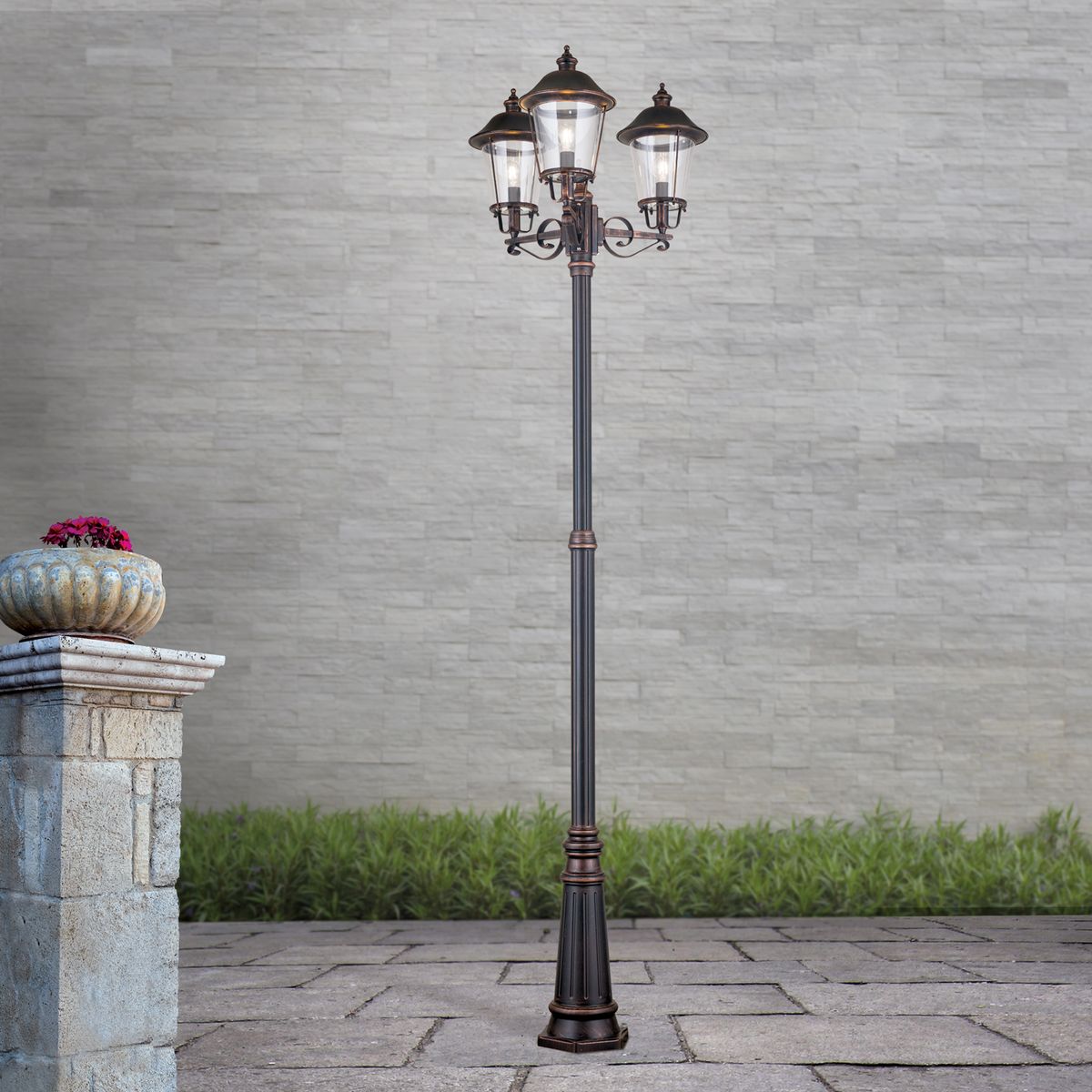 Pole lights & candelabras - stylish outdoor lighting for your outdoor area