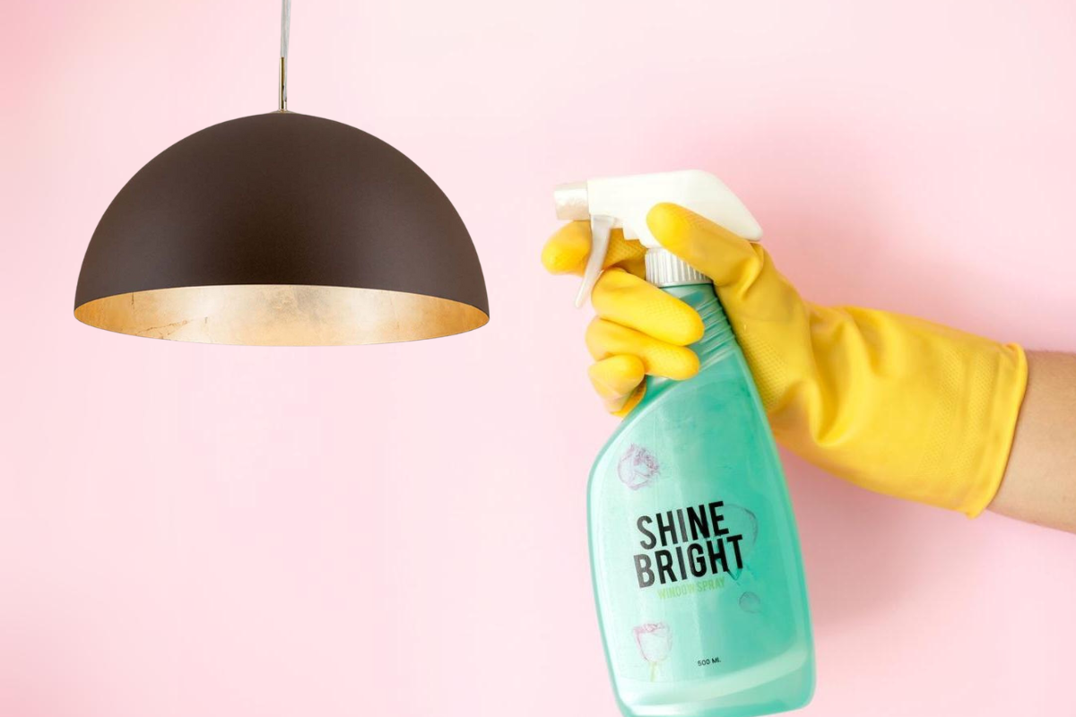 The right cleaning and care for your lamps: how to give them a new shine In unserem neuen Blogbeitrag lernen Sie, wie Sie Ihre Lampen und Leuchten optimal reinigen können, um ihre Schönheit und Funktionalität lange zu erhalten.